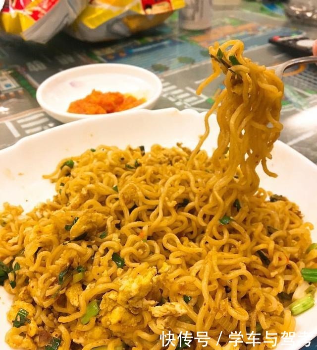 你饿不饿，饿了就去吃面啊