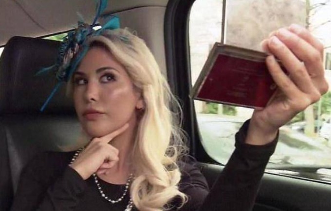 隆鼻 女子花重金整容,一年经历13次整容手术,整容前后判若两人