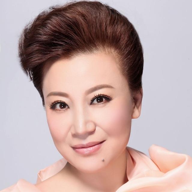 狗娃与黑妞@国家一级演员小香玉,与导演王为念离婚后嫁粉丝,今一家超幸福