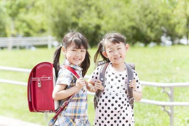 家长们|男孩问“我被打了可以还手吗”,妈妈的回答显出智商,值得你学习