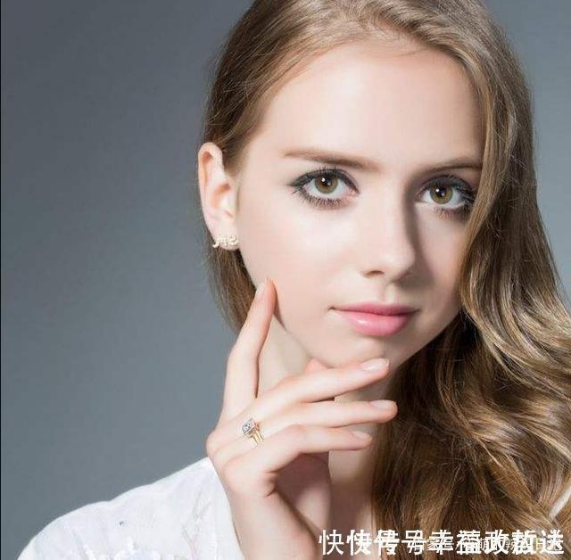 黄金首饰|真正见过世面的女人,很少戴黄金,更爱这3种首饰,尽显高级贵气