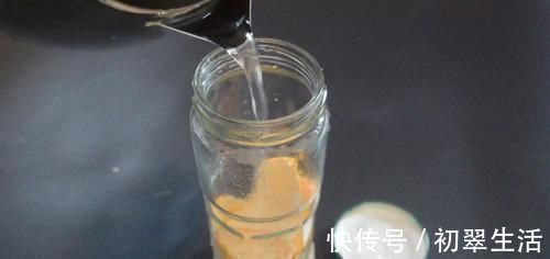 橘子皮|橘子皮放进白醋里泡一泡, 能为家里省下不少钱, 看完您会感谢我的
