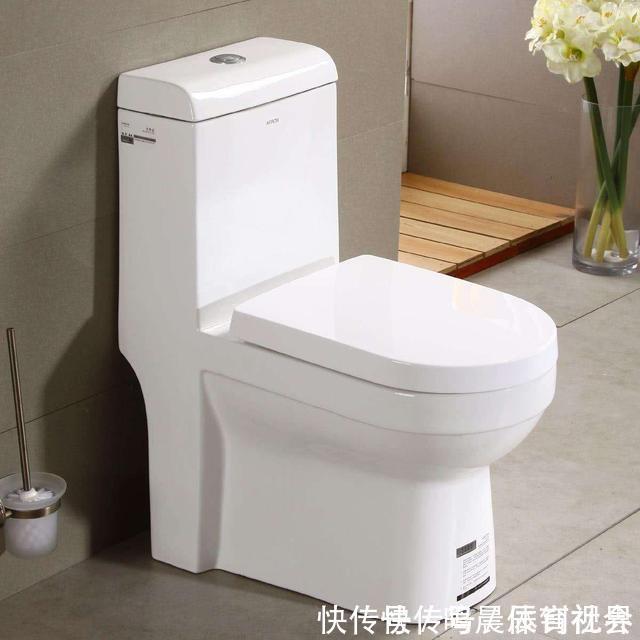 水槽处、马桶边老是发黑长霉?教你这样做,方法简单洁净如新