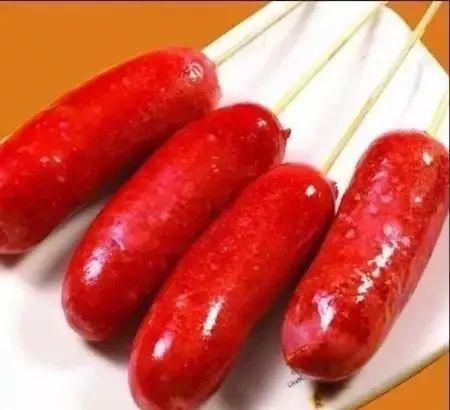 红曲|街边2元一根的烤肠里究竟是啥?看完惊掉下巴!