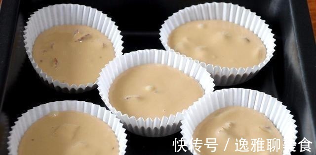 1个鸡蛋，一点糯米粉，这样做出来的年糕吃着过瘾，一口一个