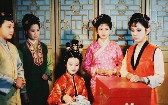 老婆子!她名字里有一个“善”字,却偏偏是贾府的恶仆,一次害了七个女孩