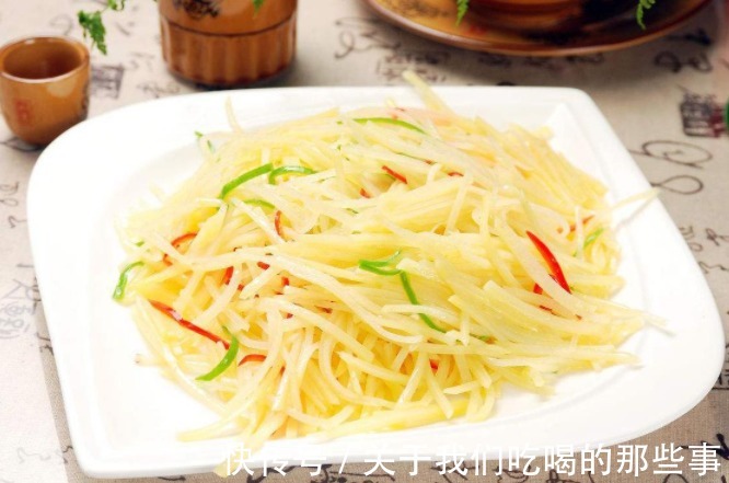 不粘锅|炒土豆丝时，好吃的关键是“2步2遍醋”，酸香脆爽，不发黑不粘锅