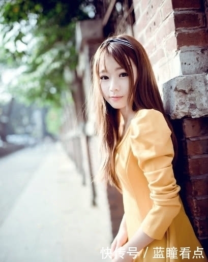 脱俗|街拍:淡雅脱俗纯洁的妹子,丰腴有致,优雅温馨中透着小性感!