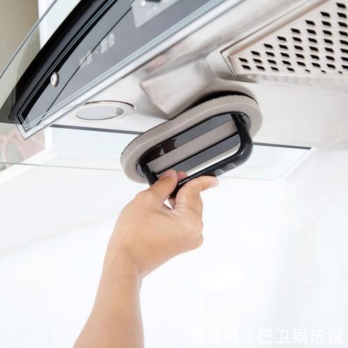 建议每个家庭不管厨房大小,灶台都放上此小物,干净整洁省空间