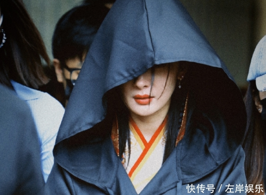 斗篷 《密室大逃脱》新路透曝光,全员黑色大斗篷,杨幂美成冷艳女杀手