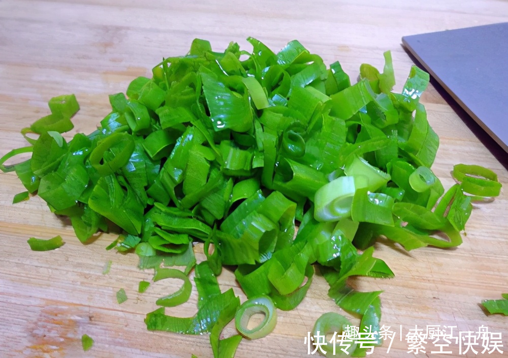 干辣椒段|过年啦，教你这道万能蘸料，蘸水饺蘸肉越蘸越香，你不学吗