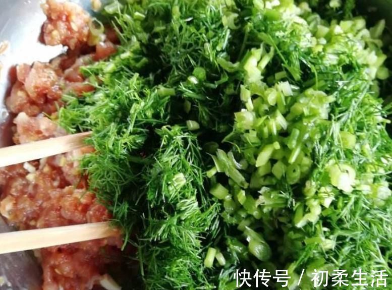 白菜韭菜靠边站，我家就馋这个饺子馅，鲜香味美，每次2盘不够吃