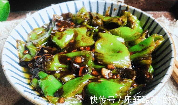 青椒|夏天多吃它,2块钱1斤,维C含量高,简单一炒,美味下饭