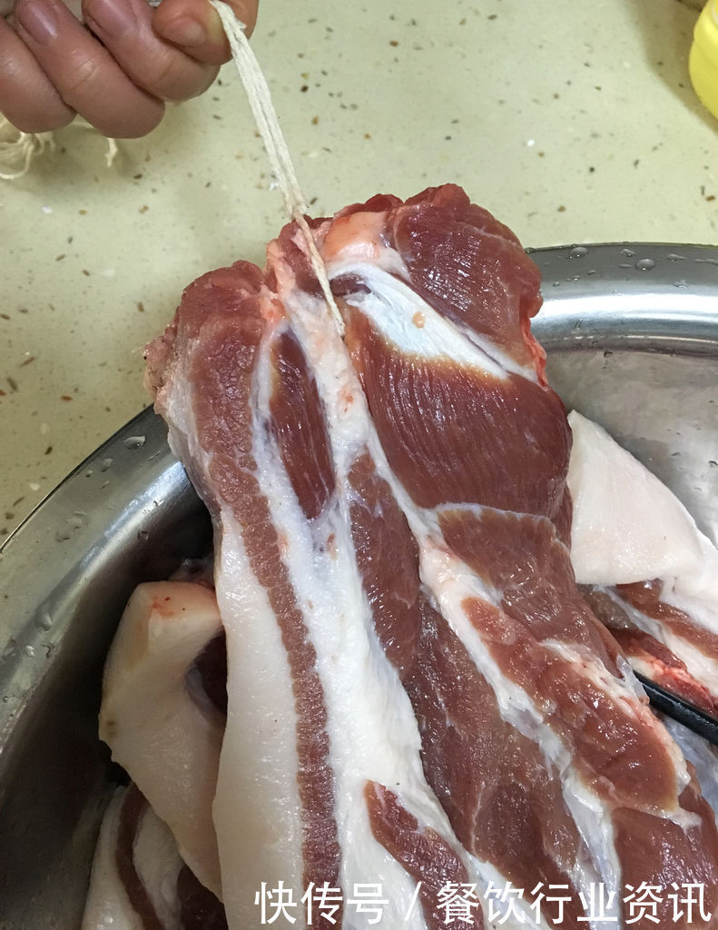 好吃|过年不准备点腊肉可不行,家庭版腊肉,色泽红润非常好吃!