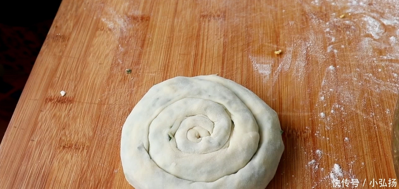 盒子|想吃韭菜盒子不用出去买,教你在家做更营养,薄皮大馅吃不够