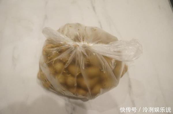 安心|皮蛋别再买了,教你自己腌,滚一滚两天就做好,无添加吃着更安心