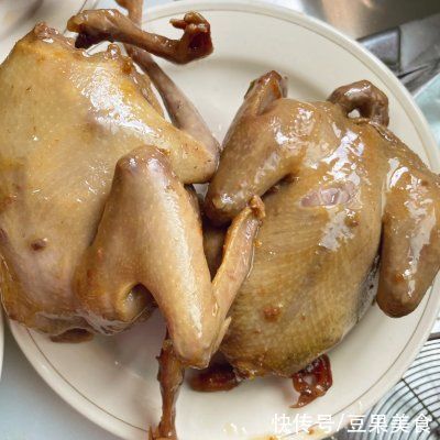 烤乳鸽|这道烤乳鸽发到朋友圈，留言全说被馋哭