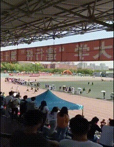 |搞笑gif:姑娘,你们这是练习了多久,配合的这么默契