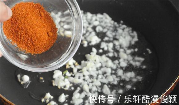 上火|不用面粉不用炸,十分钟上桌的香辣脆皮鸡翅,又酥又嫩,不上火!