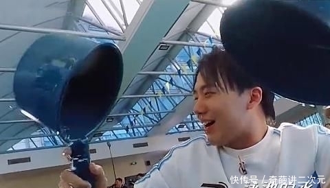 人名|郭麒麟在水中被圍住時，下意識喊出了一個“人名”，你都多大的人了