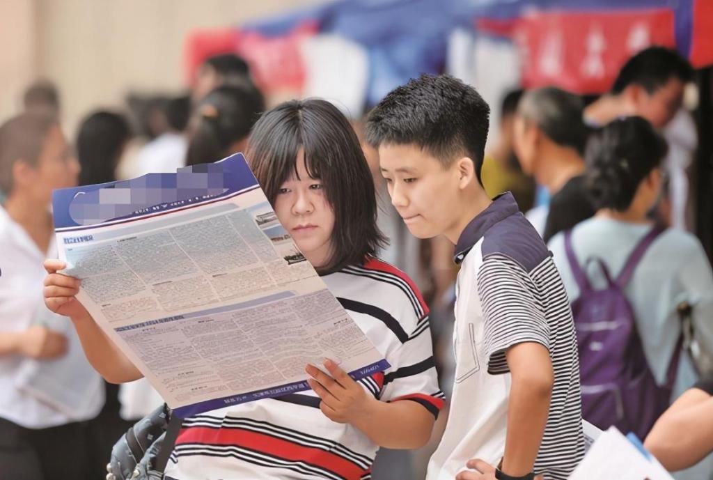 参考|大学“最赚钱”专业前3名，毕业两年月薪轻松过万，考生可参考