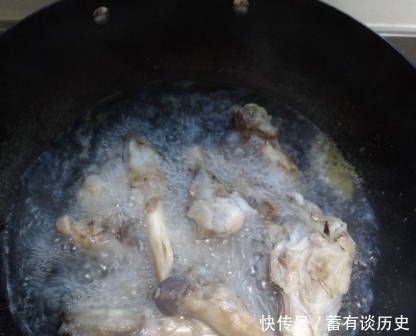 炖羊肉,要放什么调料很多人不知道,随便乱加,羊肉都不鲜了