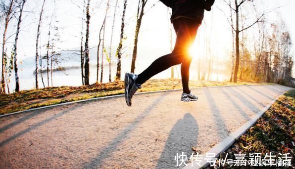 油腻食物|湿气重,伸伸舌头便知!想要湿气不“缠身”,牢记“3多3少”