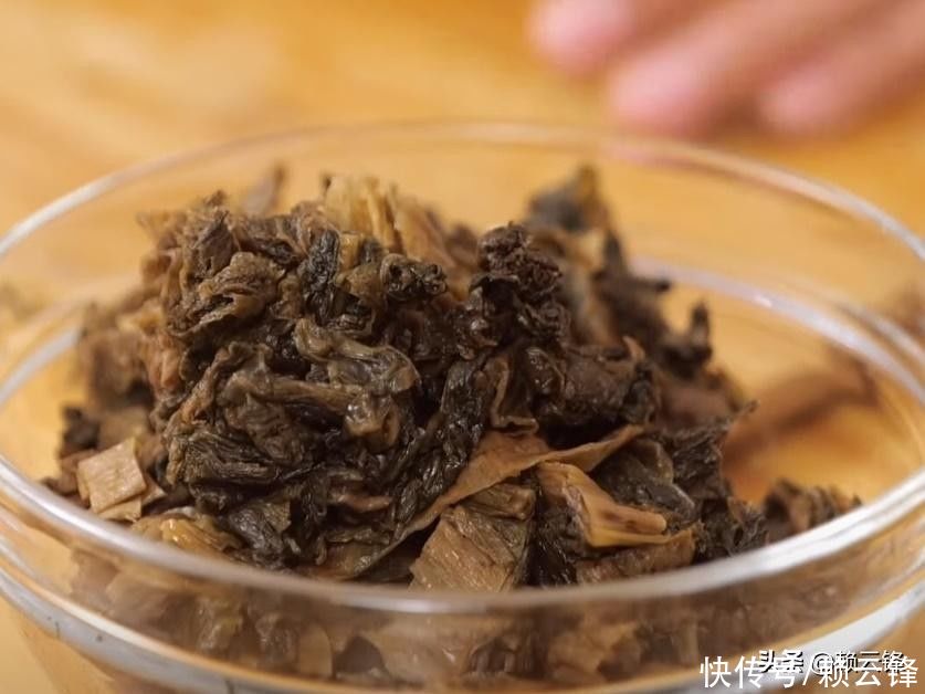 食材|教你用苦瓜跟梅菜干增添风味，更适合夏天加入神秘食材更下饭