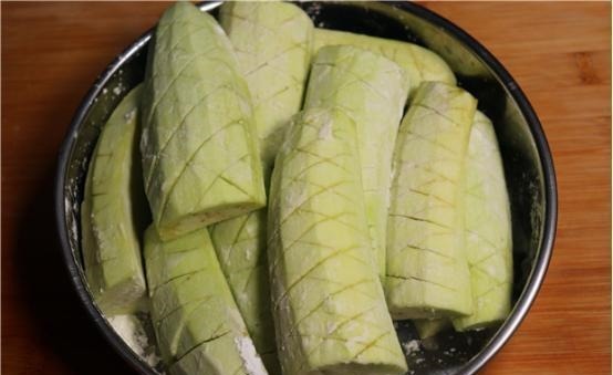 自从知道茄子可以这样做，我家隔三差五吃一次，比吃红烧肉还解馋