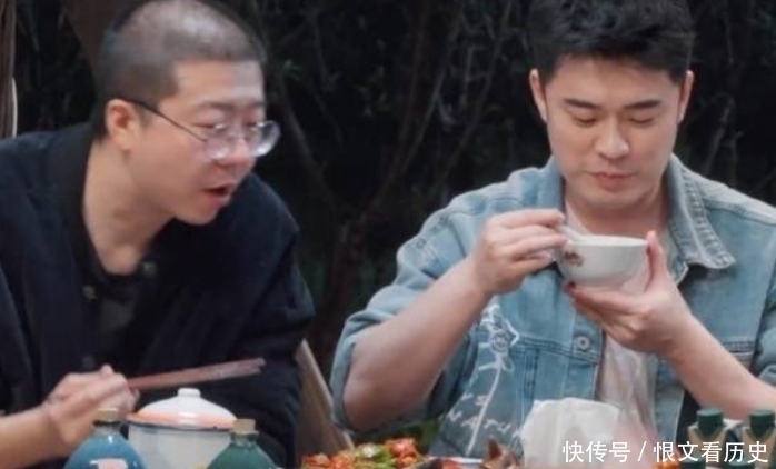 黄磊 黄磊厨艺翻车,尴尬名场面:给杨紫的肉烤糊,陈赫李诞不肯再动筷