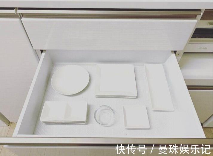 餐具|日本一家四口的极简生活：用最少的物品，过上最幸福的日子