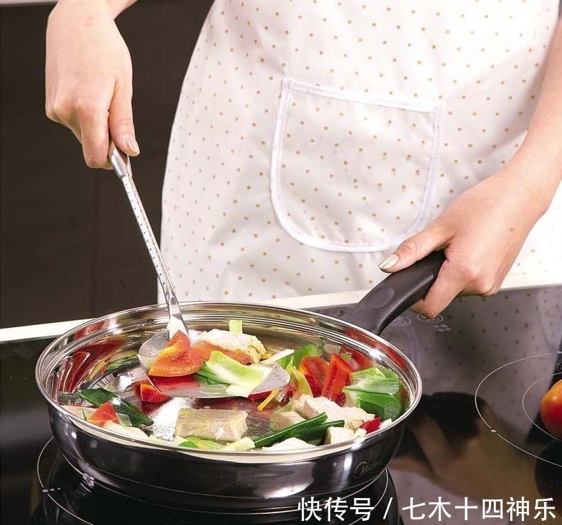坏习惯|炒菜时这些坏习惯，在悄悄地危害着一个家庭健康，请立即说“NO”