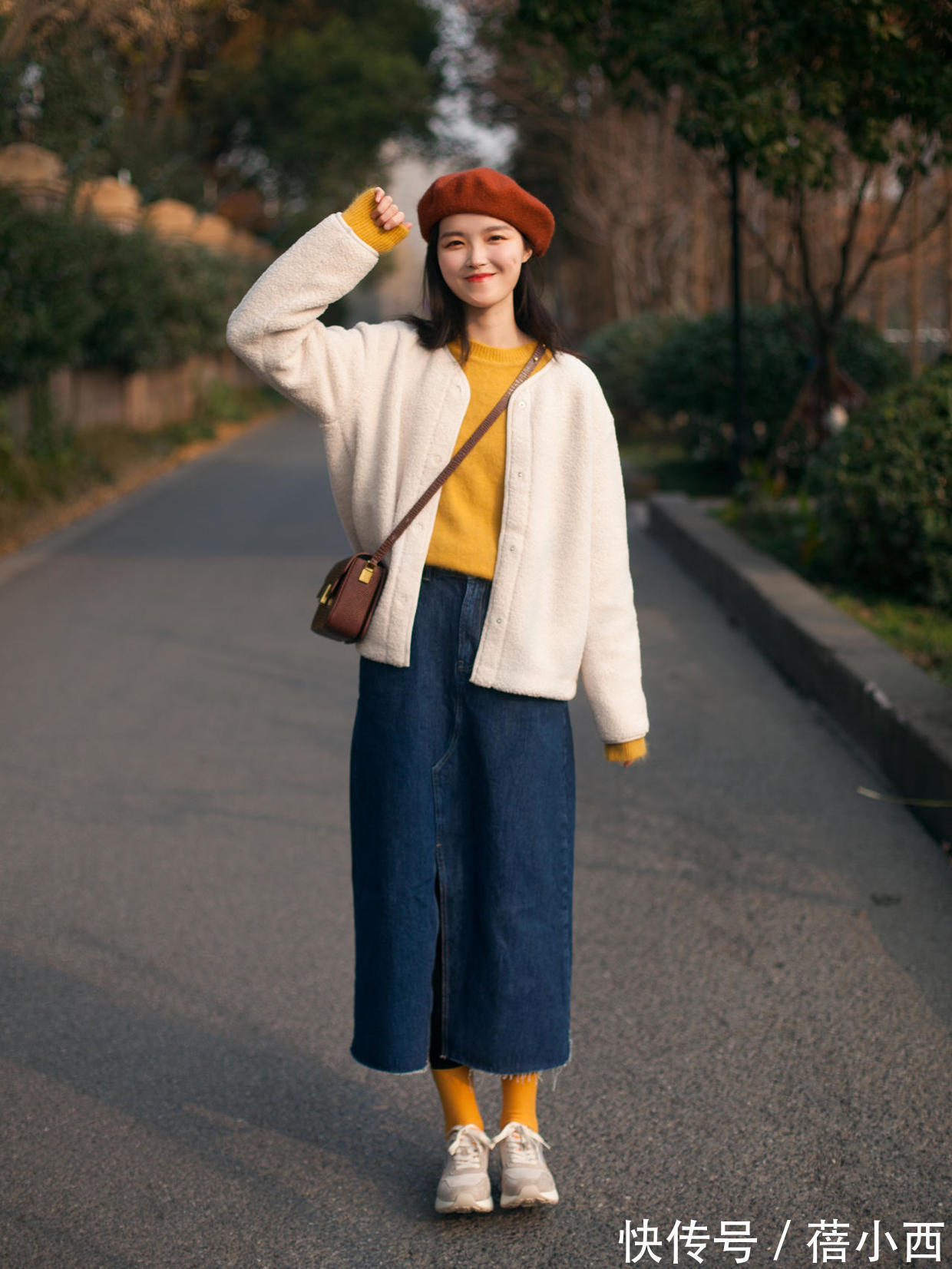 羊羔毛外套 怕冷的女生建议多穿羊羔毛外套,搭配半身裙洋气,搭配牛仔裤时髦