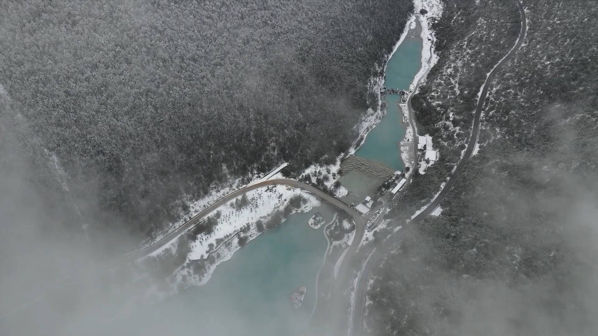 新华社音视频部|雪遇蓝月谷