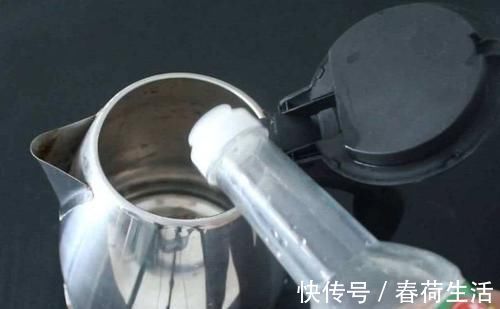 电热壶|电热壶用久了水垢多把它切成片扔进去煮一下,水垢自己就掉了