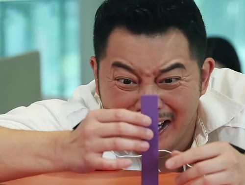 luc跑男尝试被电,baby疼到五官变形,沙溢成斗鸡眼,唯独他面不改色