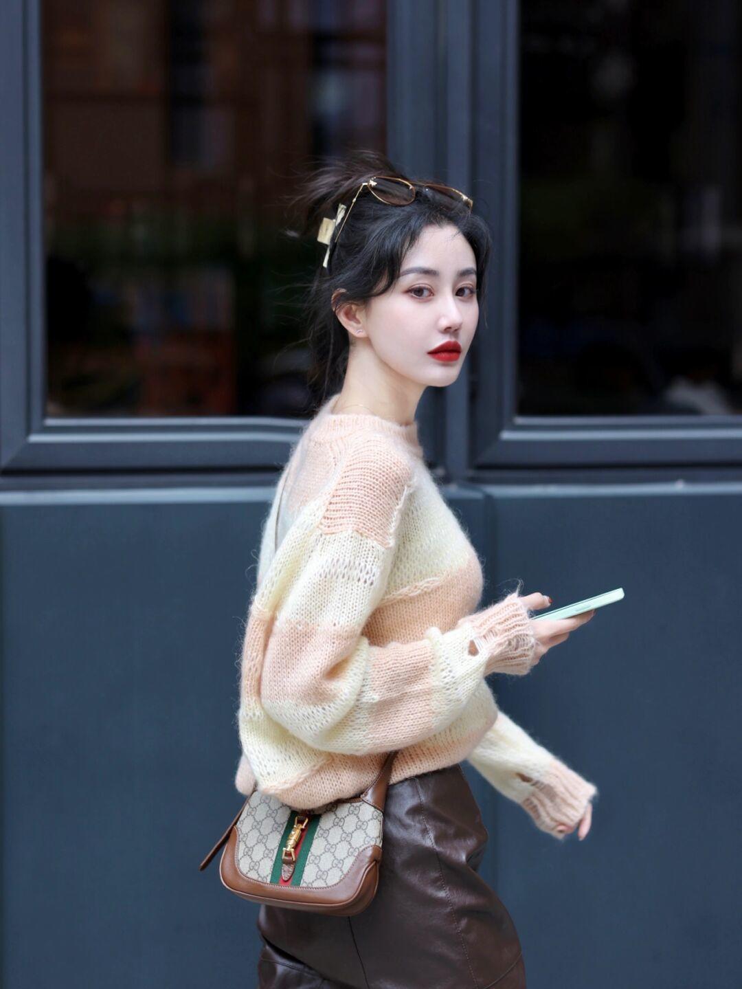 身材 哪怕你没有身材上的焦虑,也别穿紧身衣,这4款毛衣够你用