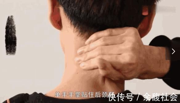 酸痛|颈椎疼脖子僵，一个小动作就能缓解，关键还能降血压！