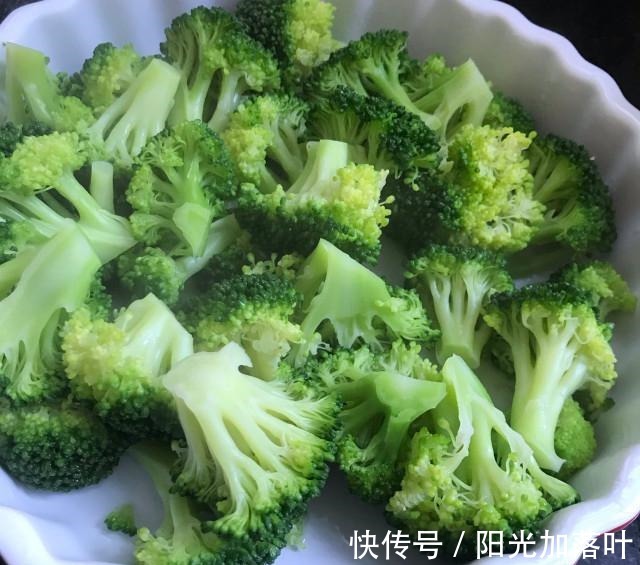 低脂|白灼西兰花，简单快手，低脂健康！