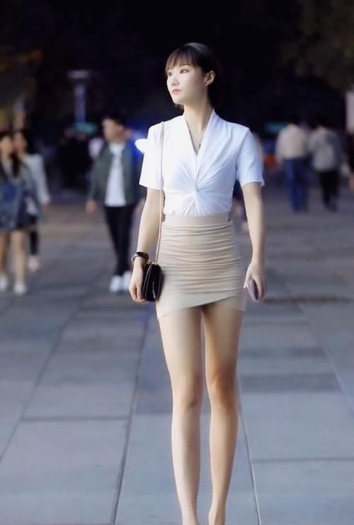 与众不同|别具一格的包臀裙，让时髦小姐姐显得与众不同