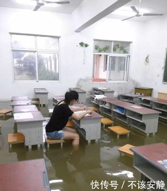 求大神把洪水中的读书女生p的更加有意思,