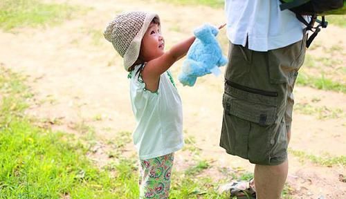 污渍|孩子衣柜里有这件衣服,不仅容易让他自卑,还会造成娃常生病