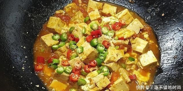 西红柿别再只是炒鸡蛋,和它一起做,开胃下饭,孩子点名要吃的菜