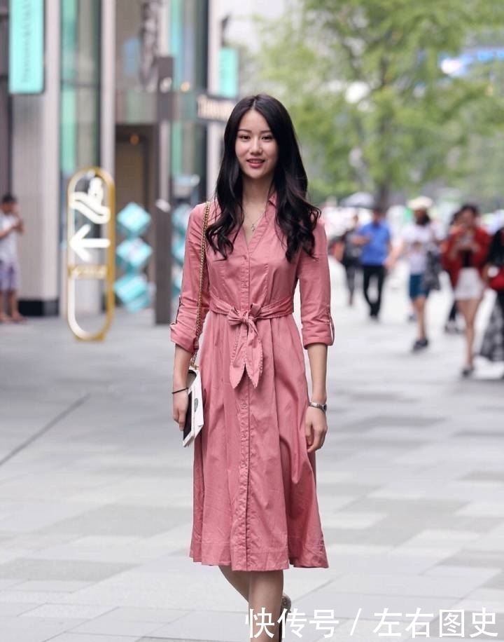 曲线|街拍:长裙和短裤美女,完美的曲线穿出属于自己的魅力!
