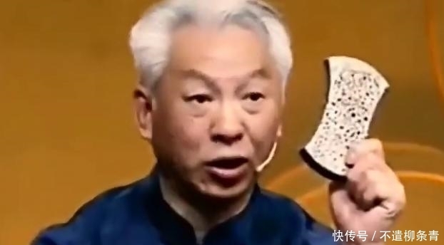 美女抱一箱“银锭”鉴宝,专家看后脸色潮红:你扶好站稳,我报价