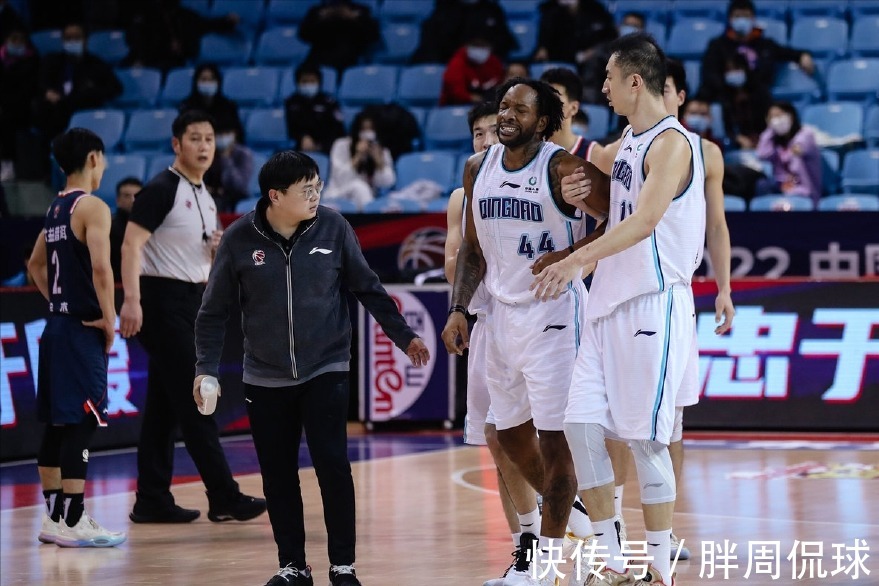 苏伟|血流满面!任骏飞肘击对手送医缝12针,CBA联赛成宏远队武打场?