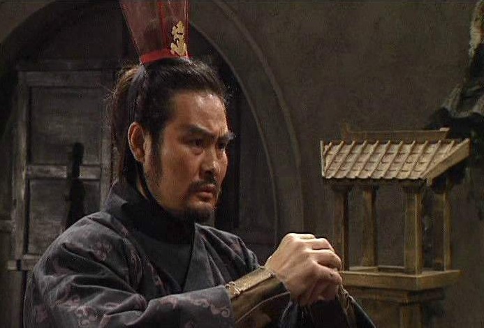 够与吕布|三国第一猛将吕布,除了张飞外,只有这4人能与他大战一百回合