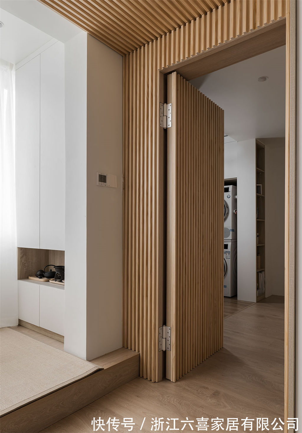 玄关|平面设计师的家|探索过一切华丽的色彩和线条,回归最质朴的自然栖居世界!