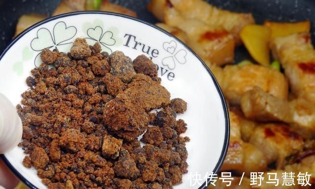 五花肉|做红烧肉，记住“整焯、2炒、加3水”，肉块肥而不腻，入口即化