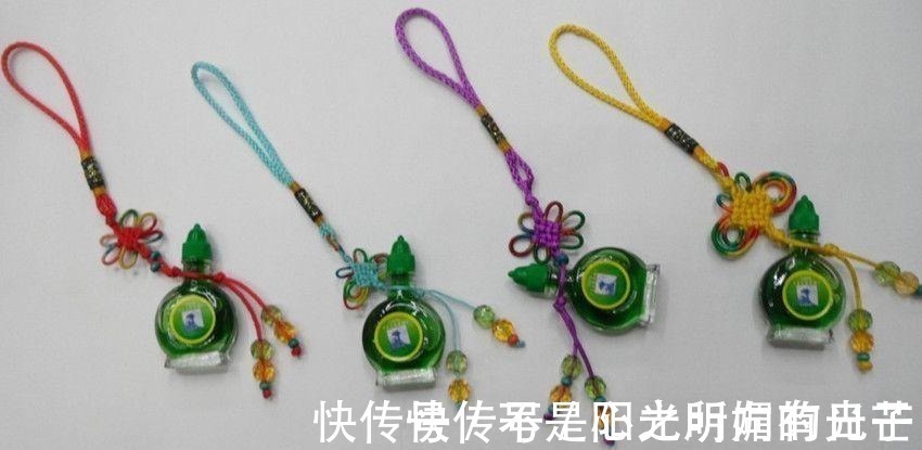 清洗白色衣服的小妙招, 教你轻轻松松洗白衣服！